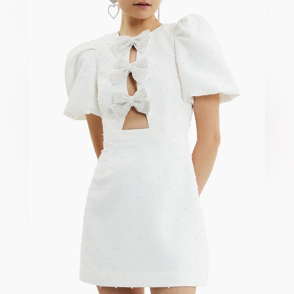 Rebecca Vallance Dresses & Skirts - Rebecca Vallance Ophelia Pearl-Embellished Crepe Minidress in white size 6